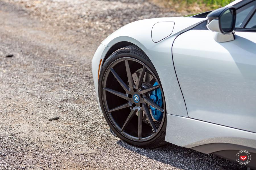 Детали экстерьера BMW i8 on Vossen Wheels (VPS-310T) 2018 года  (фото 15 из 26)